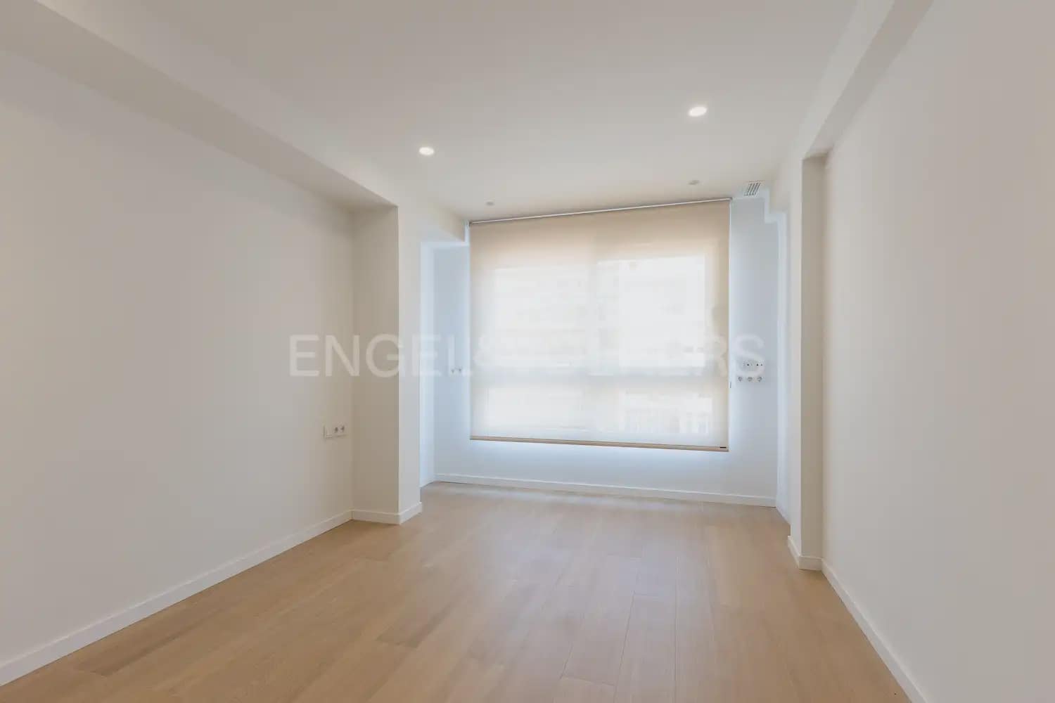 4 soverom Leilighet til leie i Valencia by med garasje - € 3 500 (Ref: 9999090)
