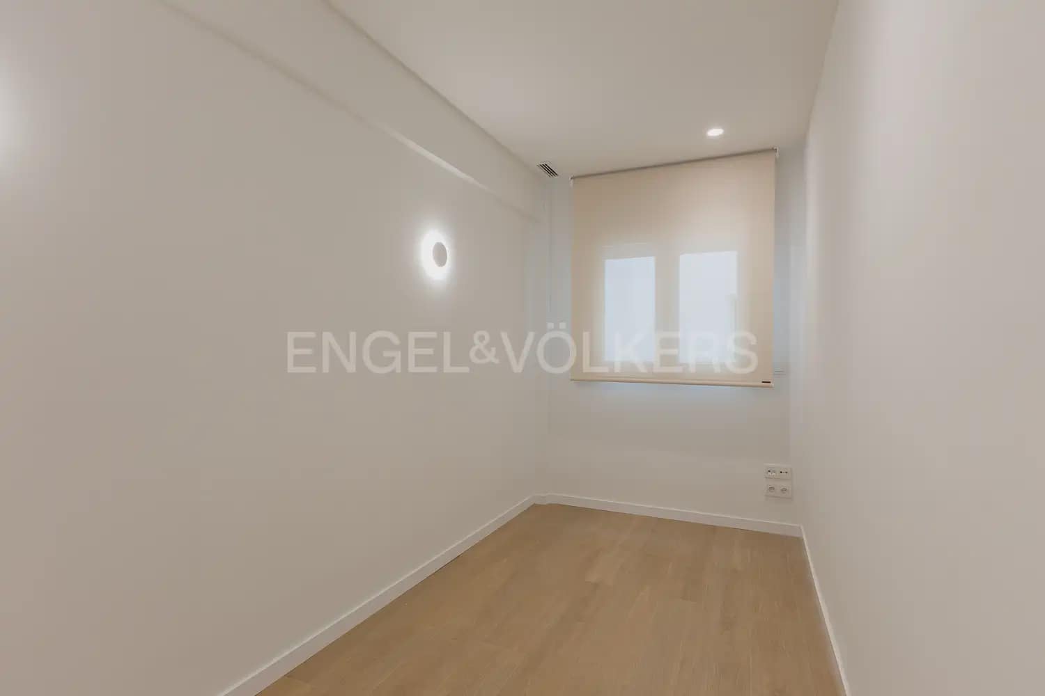 4 soverom Leilighet til leie i Valencia by med garasje - € 3 500 (Ref: 9999090)