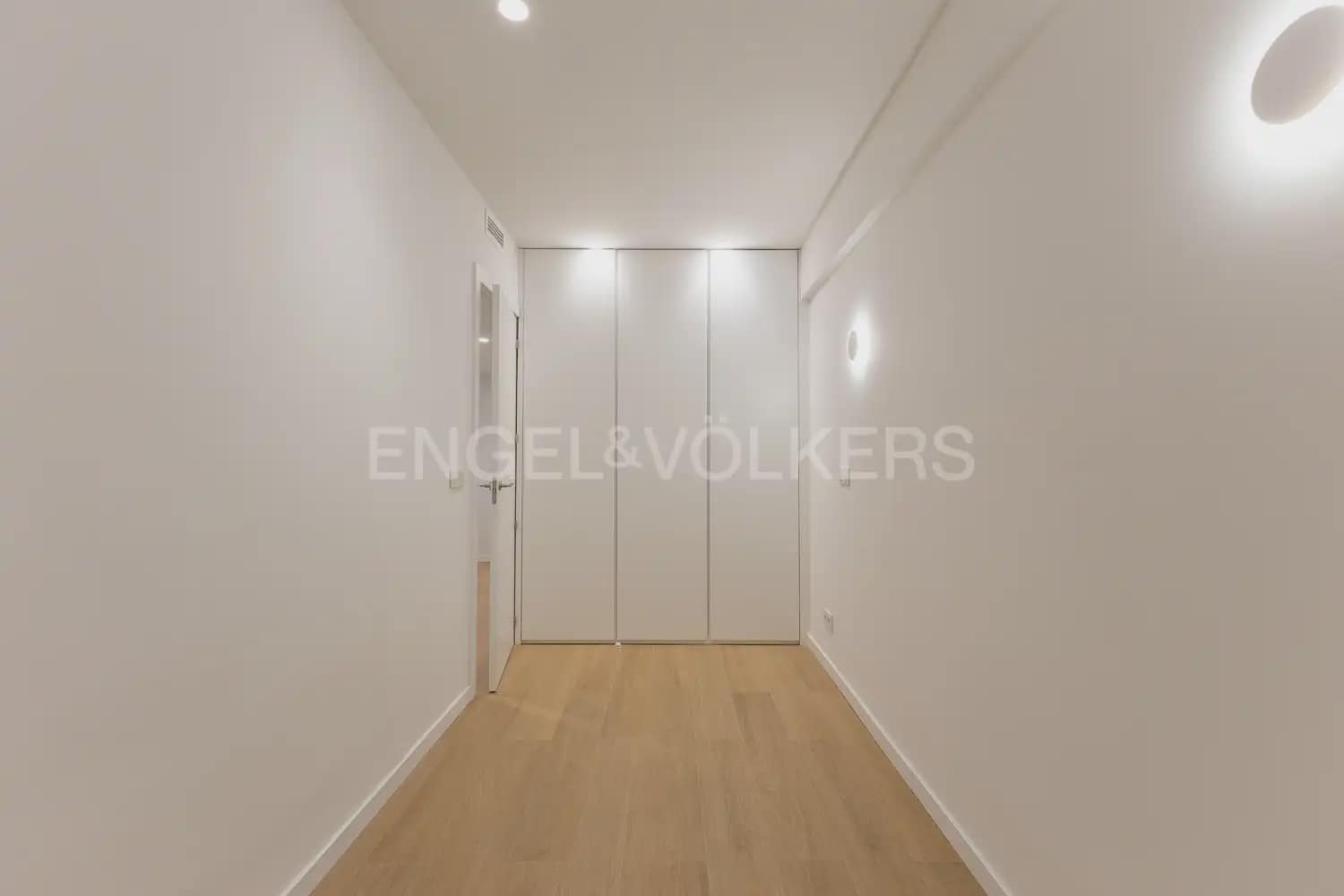 4 soverom Leilighet til leie i Valencia by med garasje - € 3 500 (Ref: 9999090)