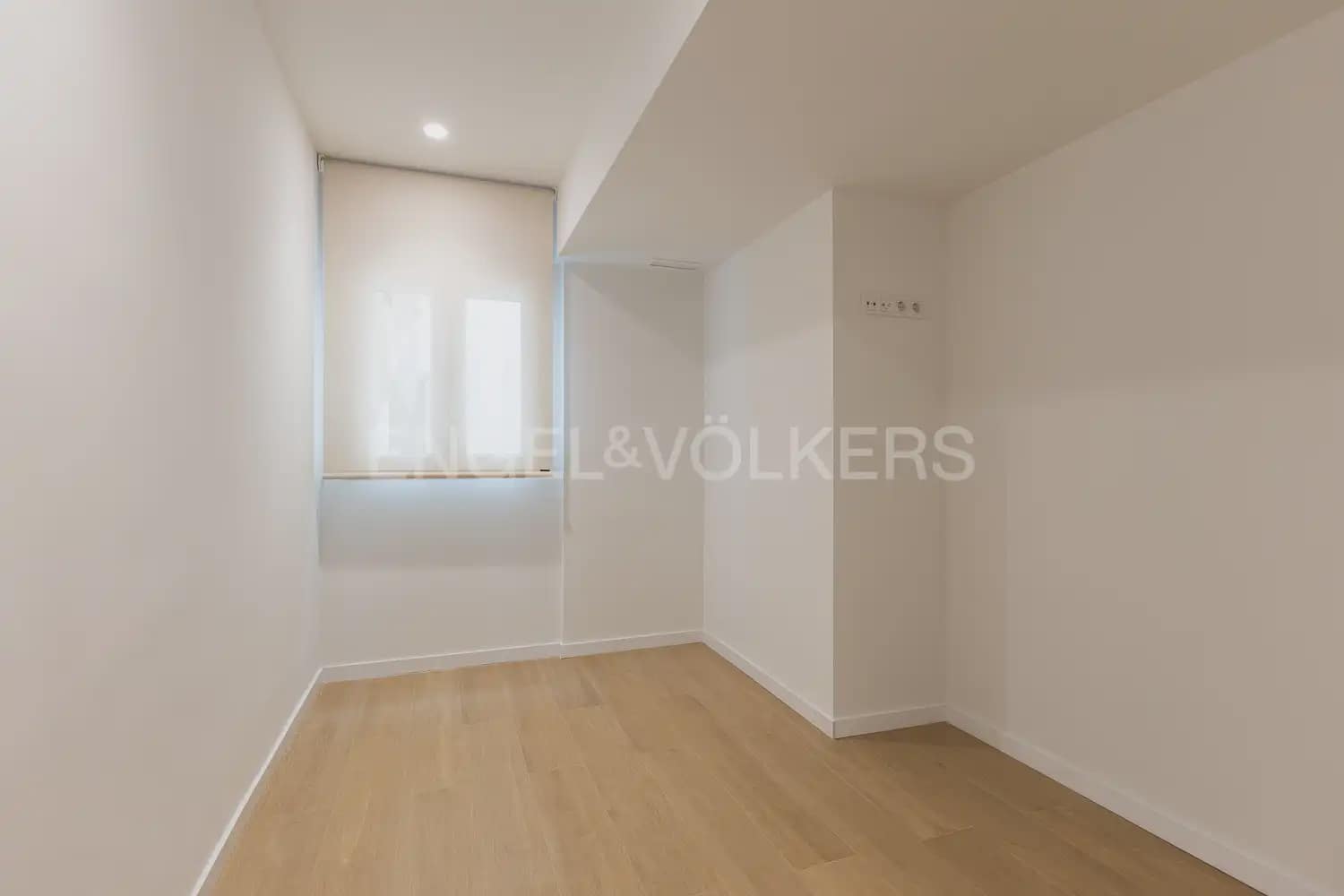4 soverom Leilighet til leie i Valencia by med garasje - € 3 500 (Ref: 9999090)
