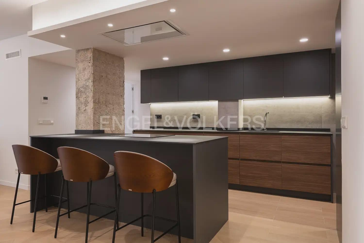 4 soverom Leilighet til leie i Valencia by med garasje - € 3 500 (Ref: 9999090)