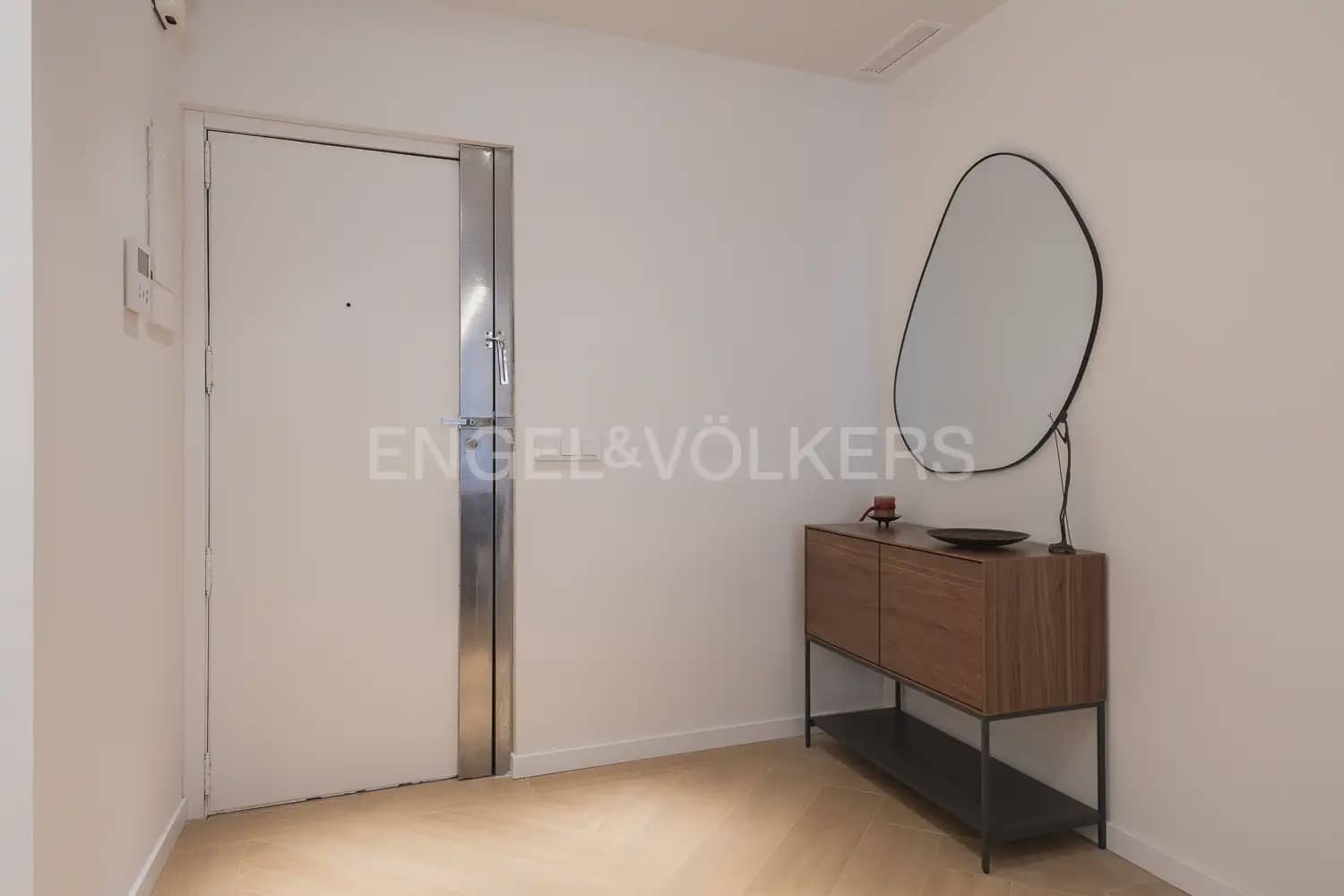 4 soverom Leilighet til leie i Valencia by med garasje - € 3 500 (Ref: 9999090)