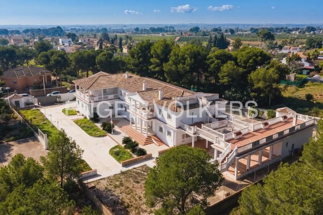 9 bedroom Finca/Country House for sale in Bétera with garage - € 1,555,000 (Ref: 9999092)