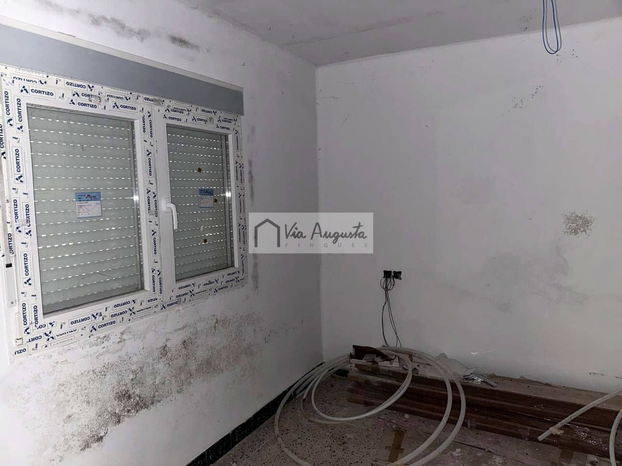 4 slaapkamer Villa te koop in Alfara de Carles - € 115.000 (Ref: 10019548)