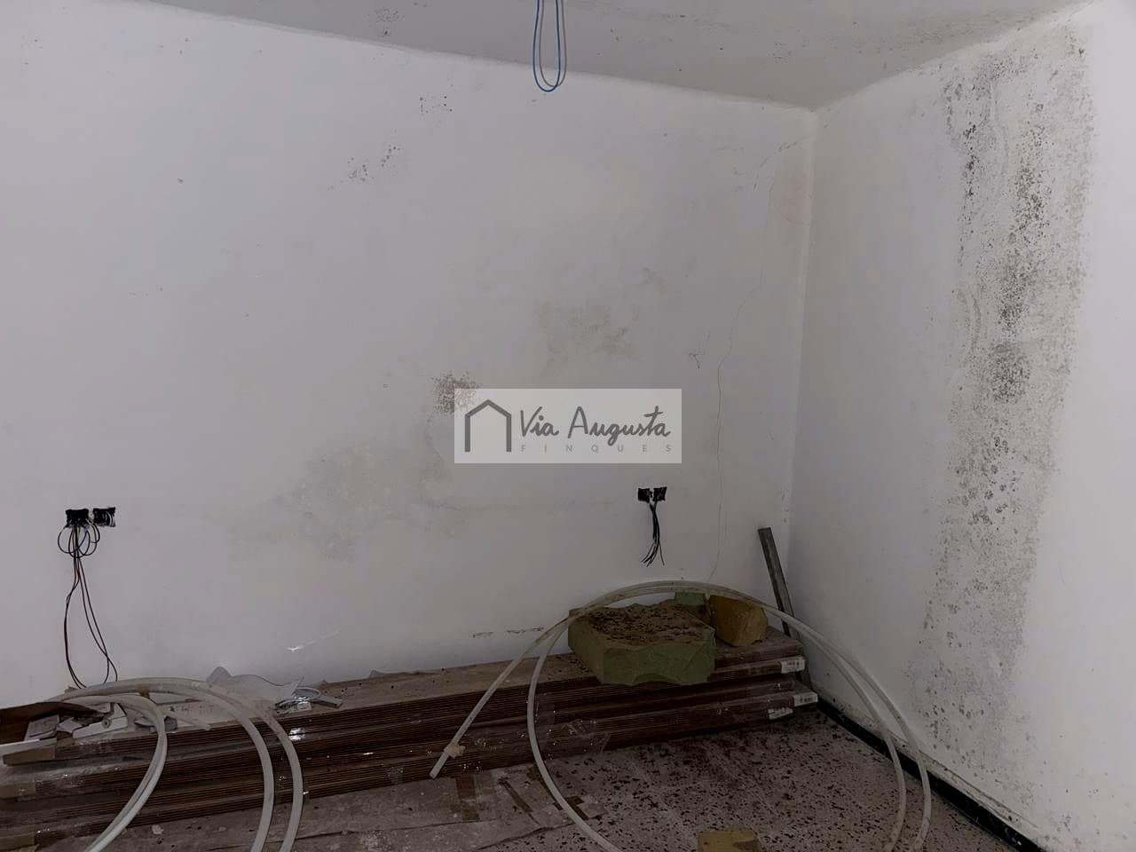 4 slaapkamer Villa te koop in Alfara de Carles - € 115.000 (Ref: 10019548)