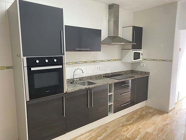 6 soverom Villa til salgs i Deltebre med garasje - € 250 000 (Ref: 6985205)