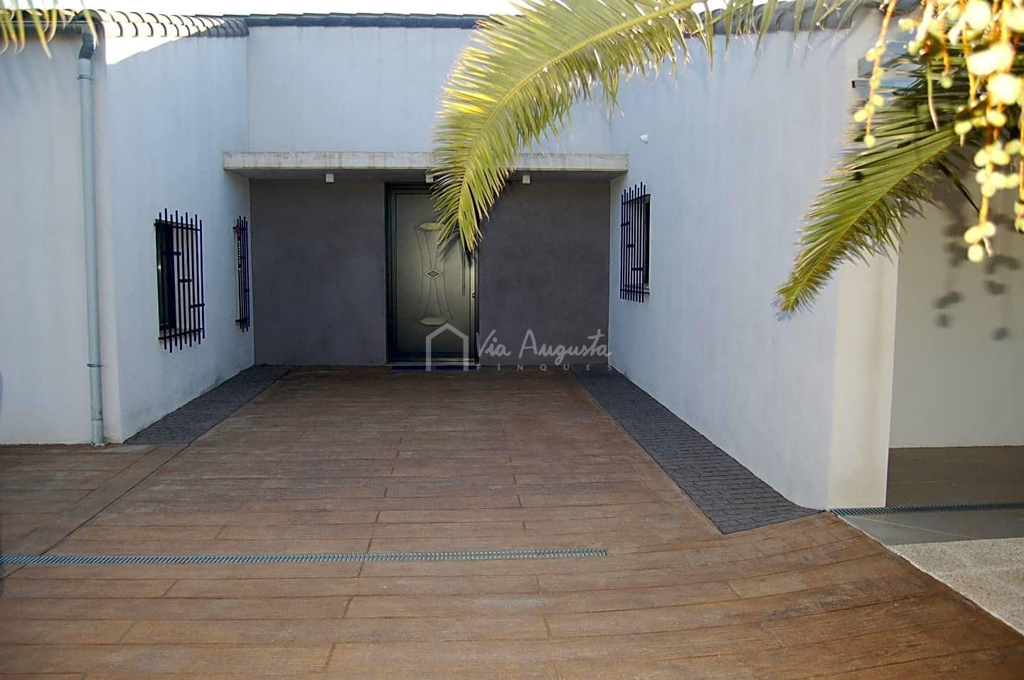 4 soveværelse Villa til salg i Tortosa med swimmingpool garage - € 520.000 (Ref: 7733902)