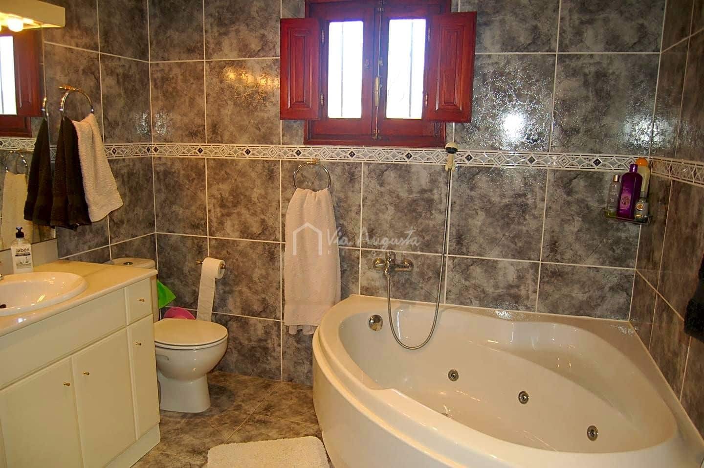 6 soveværelse Villa til salg i L'Ampolla med swimmingpool garage - € 399.999 (Ref: 7737462)