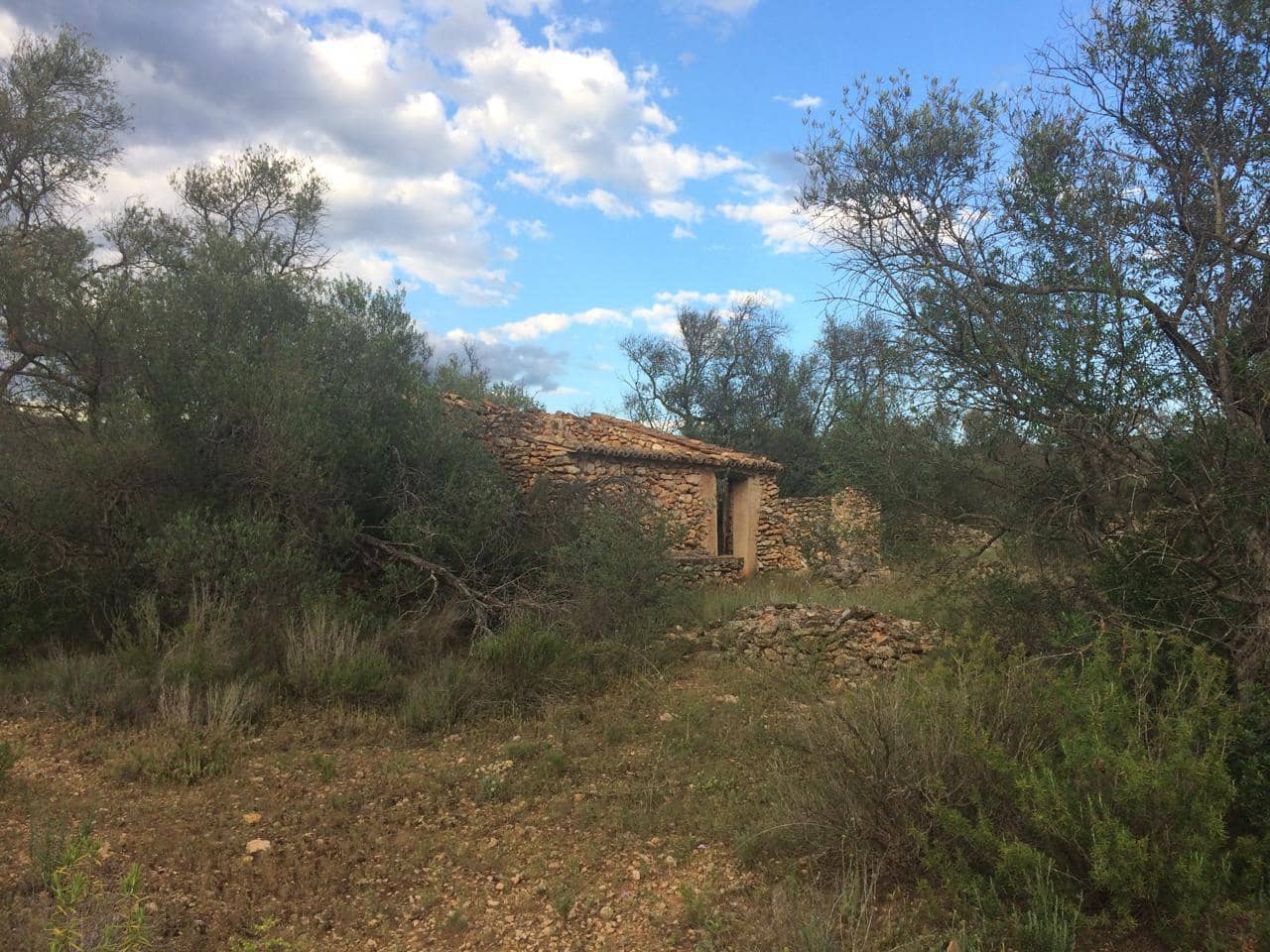 Grunde uden byggetilladelser til salg i Tivenys - € 39.000 (Ref: 7738560)