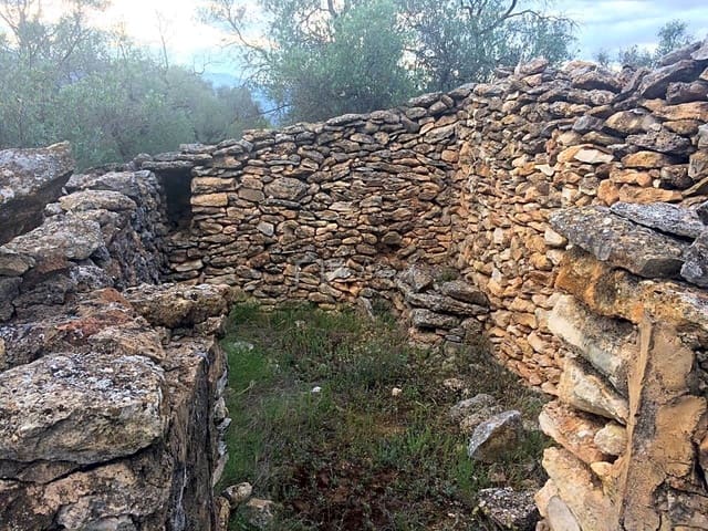 Rakentamaton maa myytävänä paikassa Tivenys - 39 000 € (Ref: 7738560)