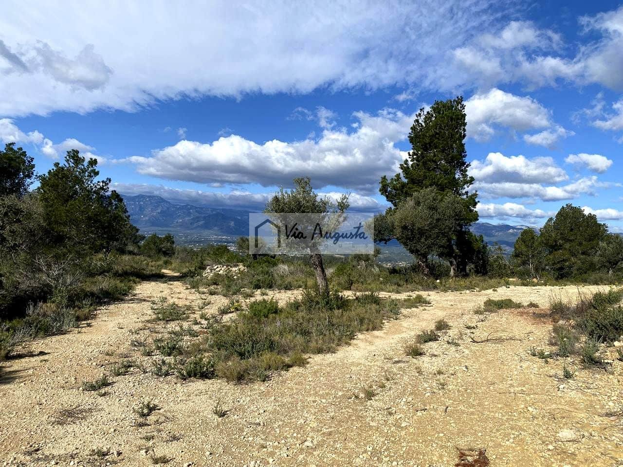 Grunde uden byggetilladelser til salg i Bitem - € 56.000 (Ref: 8868517)