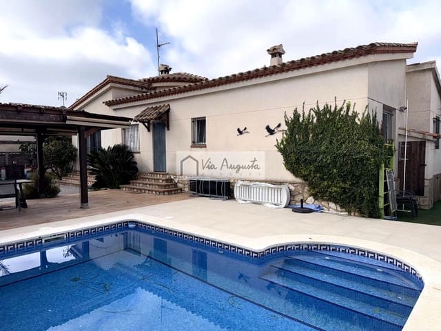 Chalet de 3 habitaciones en Deltebre en venta con piscina - 325.000 € (Ref: 9645607)