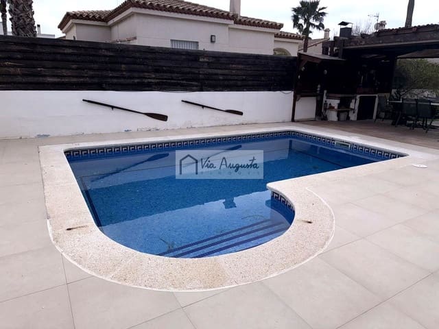 Chalet de 3 habitaciones en Deltebre en venta con piscina - 325.000 € (Ref: 9645607)