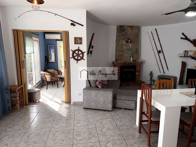 Chalet de 3 habitaciones en Deltebre en venta con piscina - 325.000 € (Ref: 9645607)