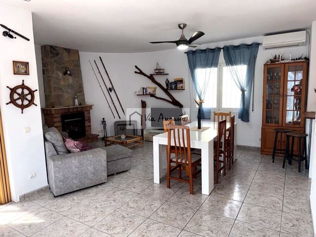 Chalet de 3 habitaciones en Deltebre en venta con piscina - 325.000 € (Ref: 9645607)