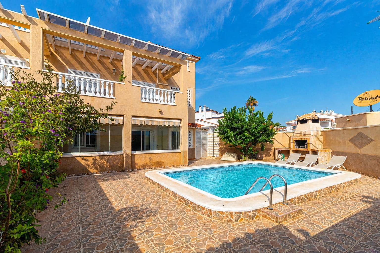 3 sypialnia Bungalow na sprzedaż w Orihuela Costa z basenem garażem - 339 000 € (Ref: 10015603)