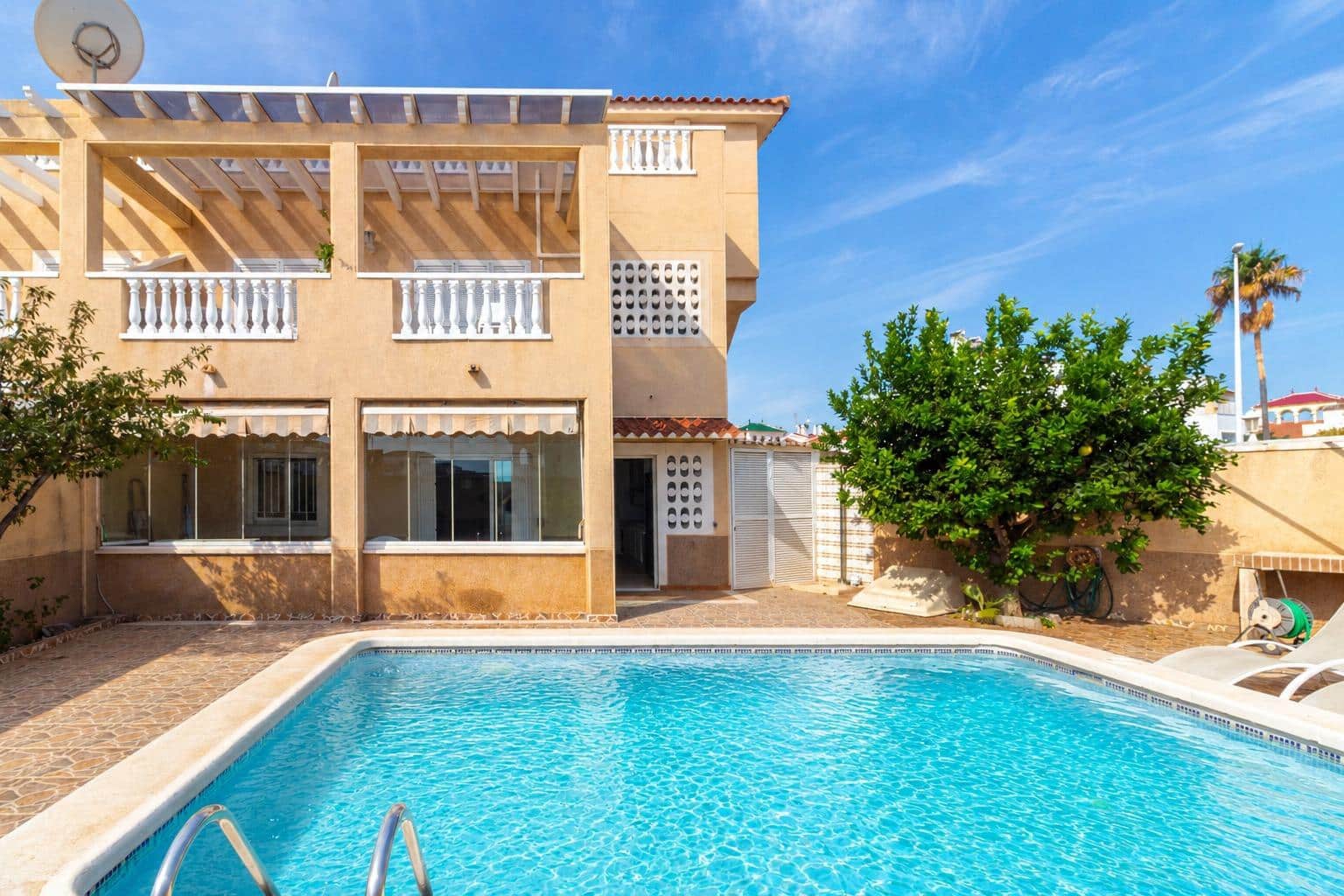 3 sypialnia Bungalow na sprzedaż w Orihuela Costa z basenem garażem - 339 000 € (Ref: 10015603)