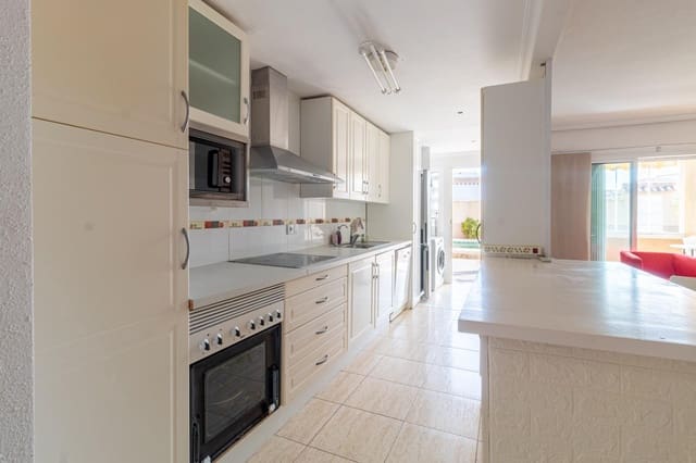 3 sypialnia Bungalow na sprzedaż w Punta Prima, Orihuela z basenem garażem - 339 000 € (Ref: 10015603)