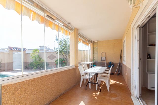 3 sypialnia Bungalow na sprzedaż w Punta Prima, Orihuela z basenem garażem - 339 000 € (Ref: 10015603)