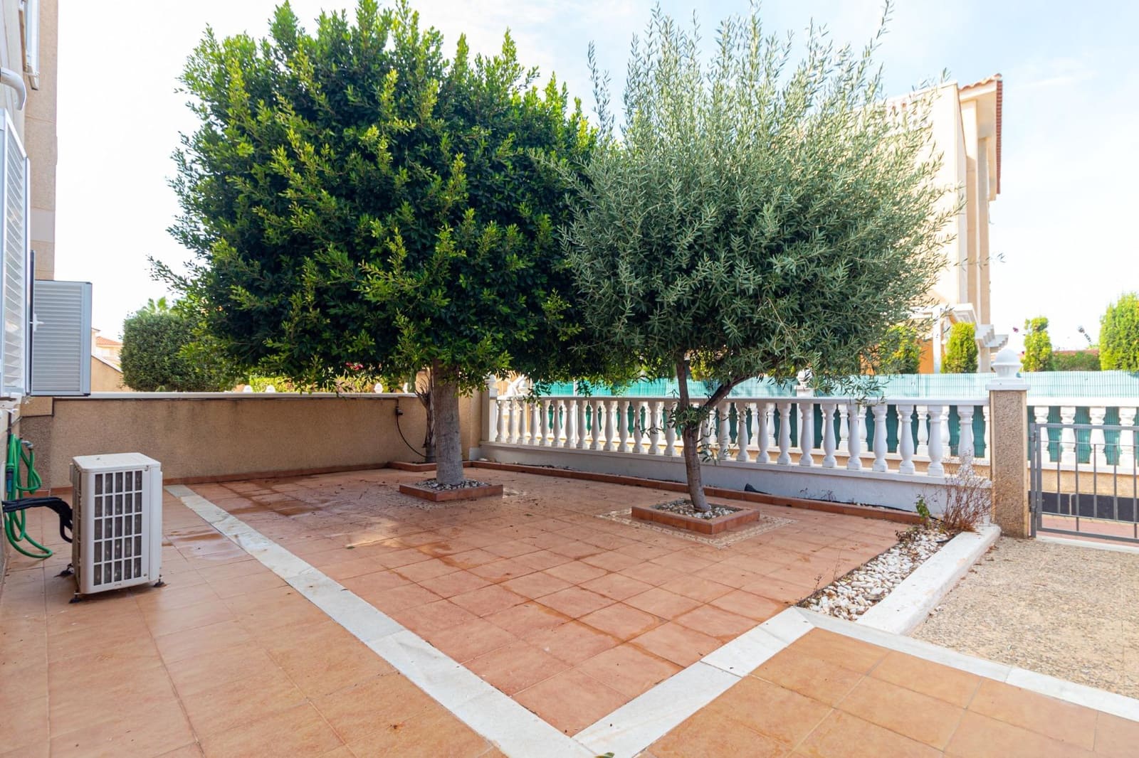 3 sypialnia Bungalow na sprzedaż w Orihuela Costa z basenem garażem - 339 000 € (Ref: 10015603)