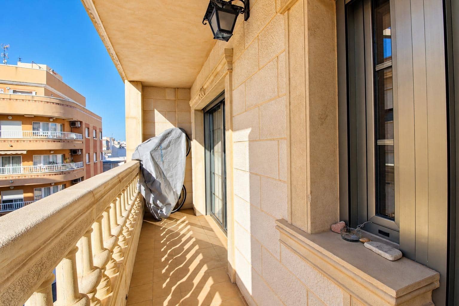Apartamento de 3 habitaciones en Torrevieja en venta con garaje - 259.900 € (Ref: 10129516)