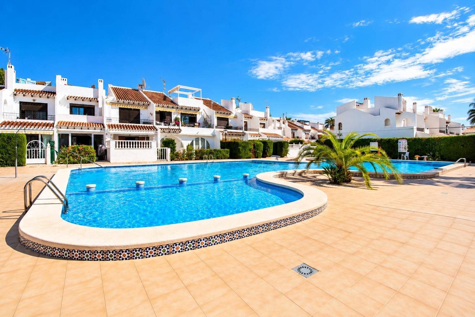 1 Zimmer Apartment zu verkaufen in Cabo Roig mit Pool - 139.000 € (Ref: 10168466)