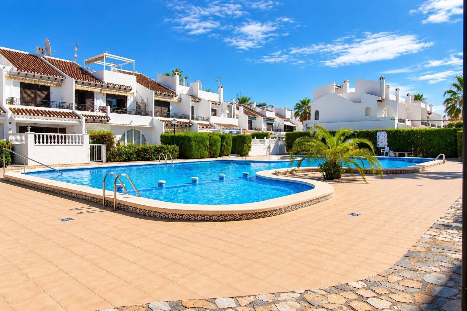 1 Zimmer Apartment zu verkaufen in Cabo Roig mit Pool - 139.000 € (Ref: 10168466)