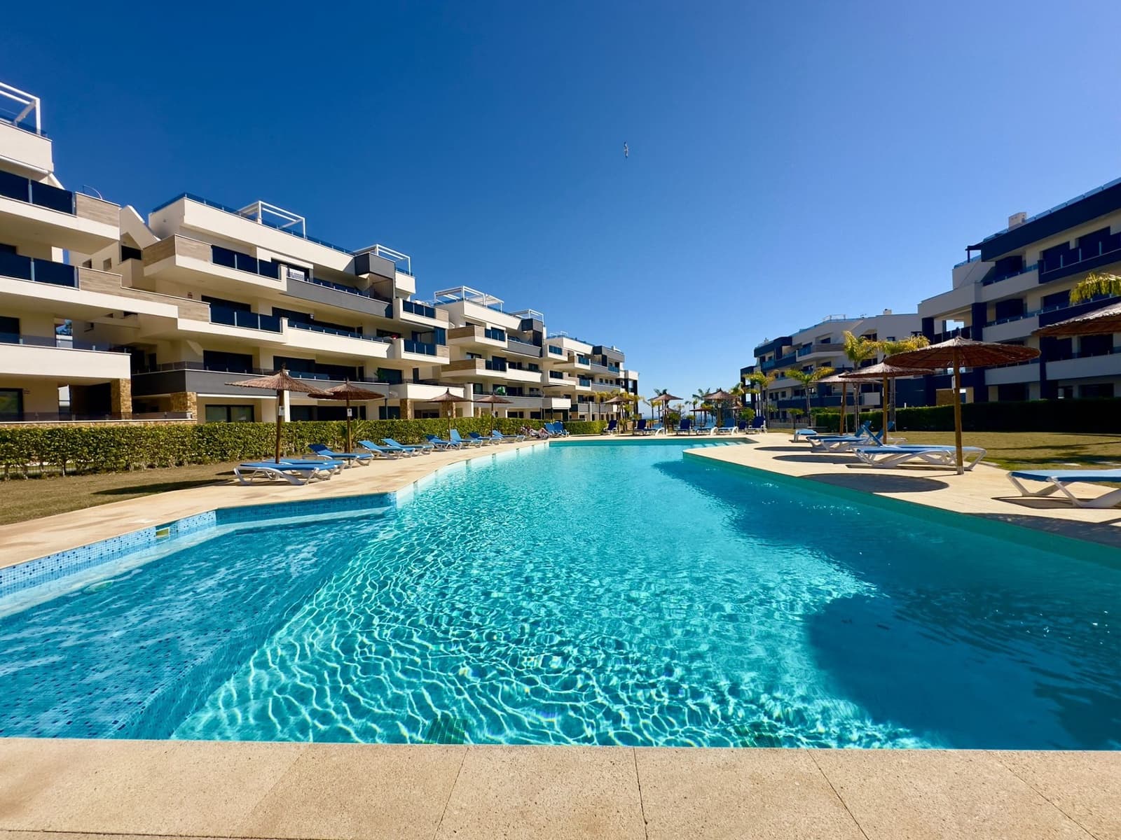 3 soveværelse Lejlighed til salg i Playa Flamenca med swimmingpool garage - € 589.900 (Ref: 9929377)
