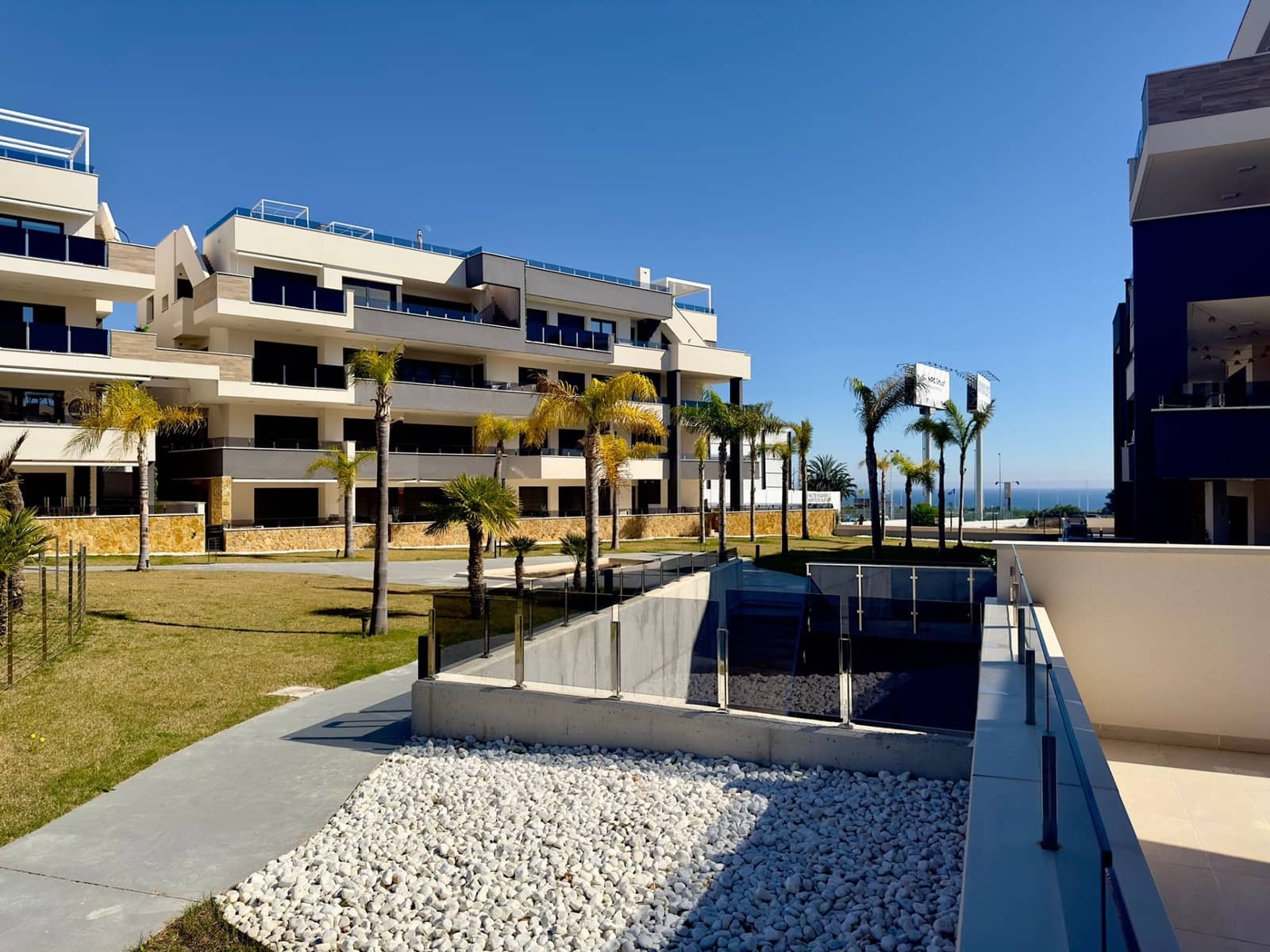 3 soveværelse Lejlighed til salg i Playa Flamenca med swimmingpool garage - € 589.900 (Ref: 9929377)