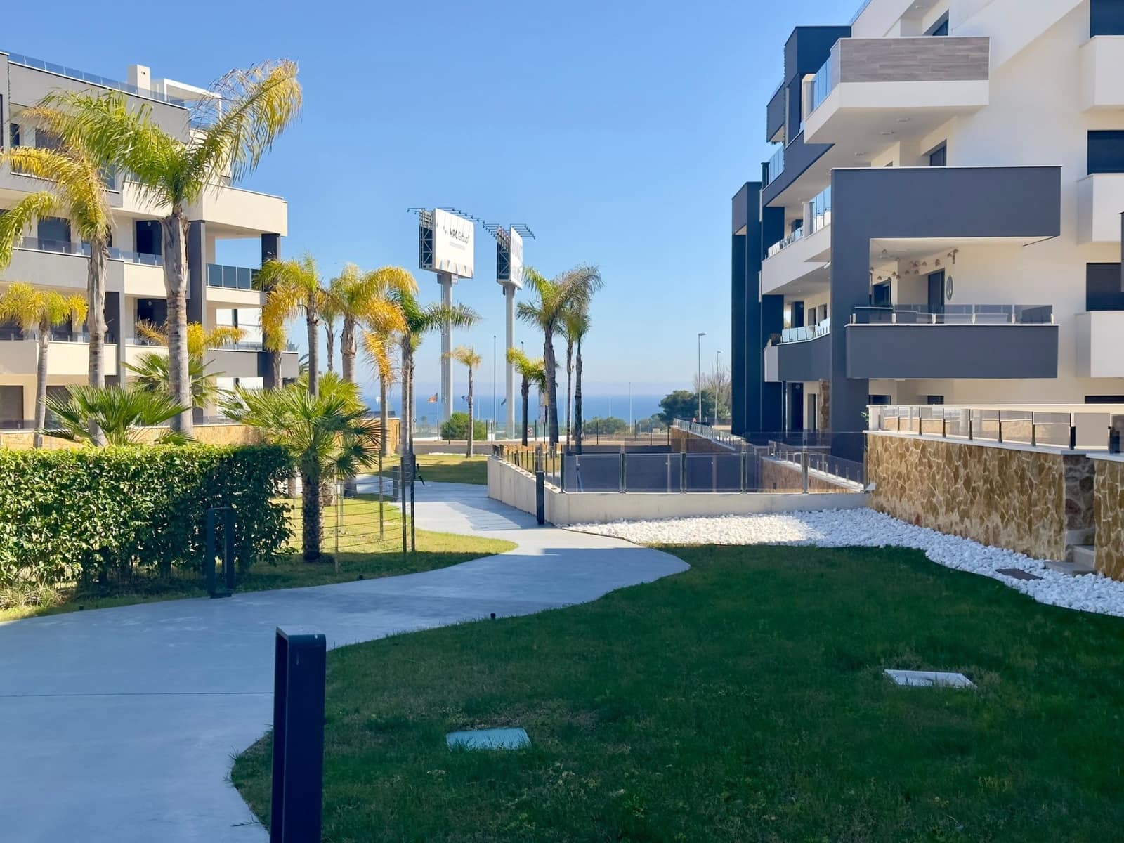 3 soveværelse Lejlighed til salg i Playa Flamenca med swimmingpool garage - € 589.900 (Ref: 9929377)