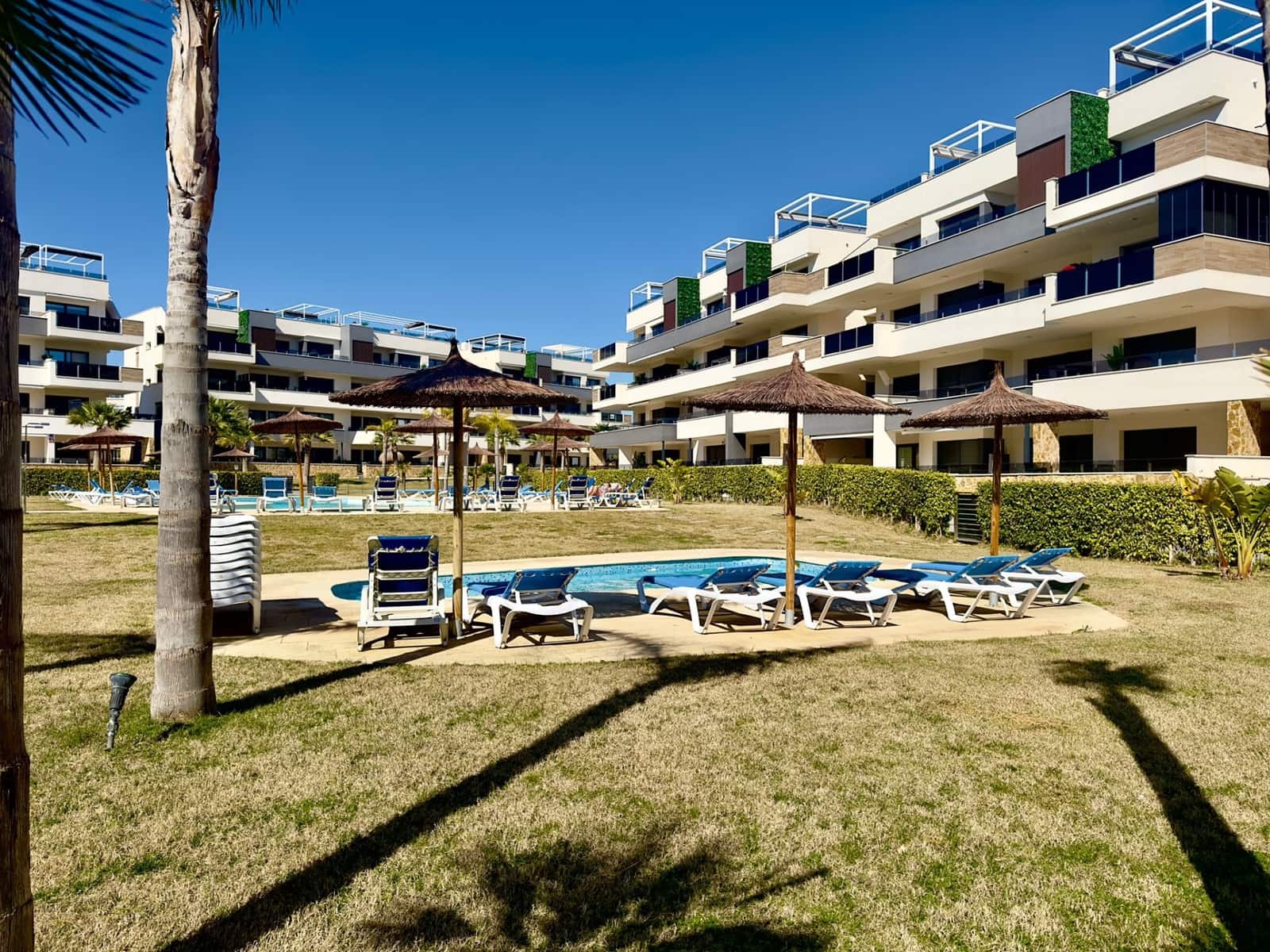 3 soveværelse Lejlighed til salg i Playa Flamenca med swimmingpool garage - € 589.900 (Ref: 9929377)