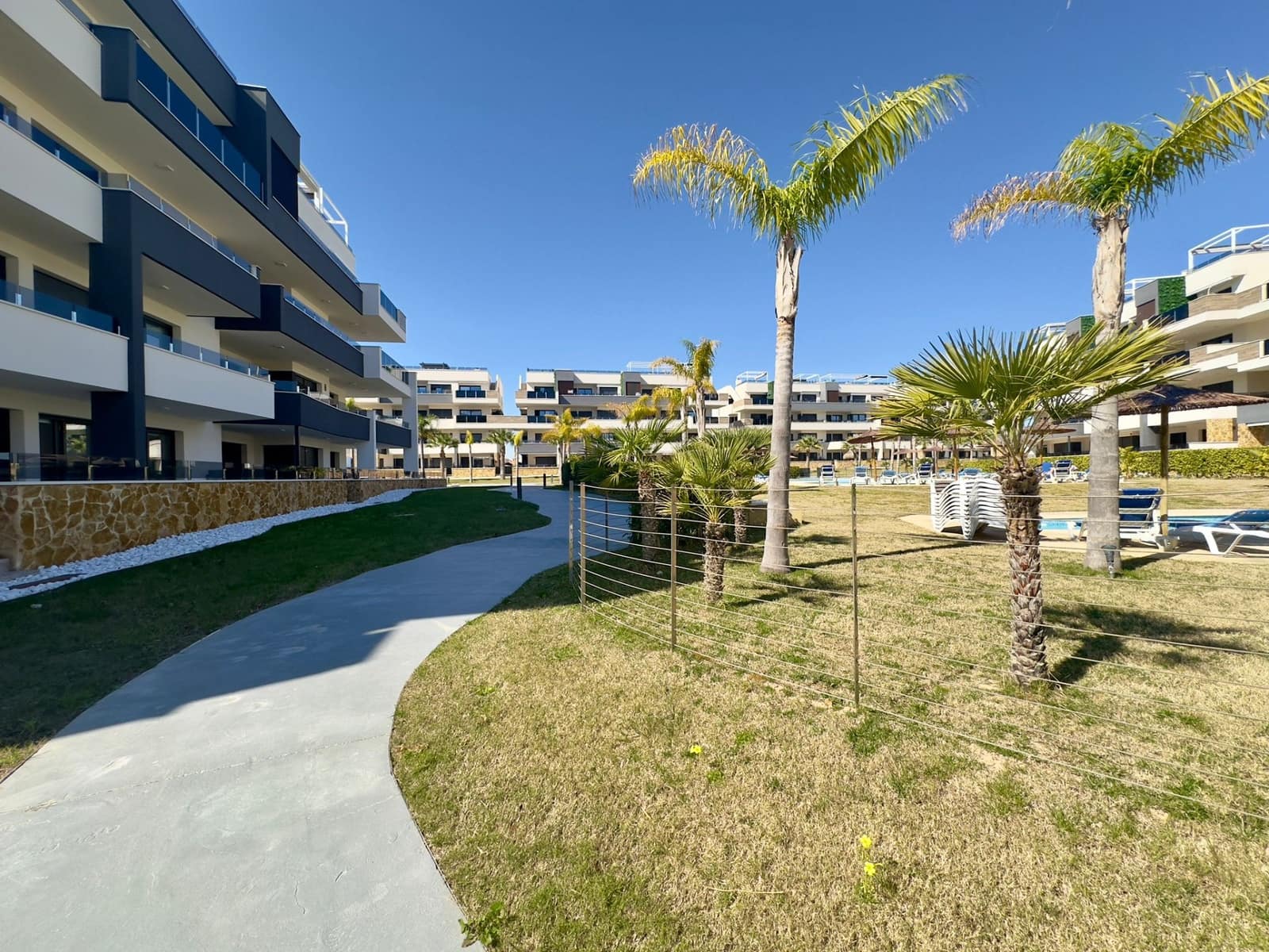 3 soveværelse Lejlighed til salg i Playa Flamenca med swimmingpool garage - € 589.900 (Ref: 9929377)