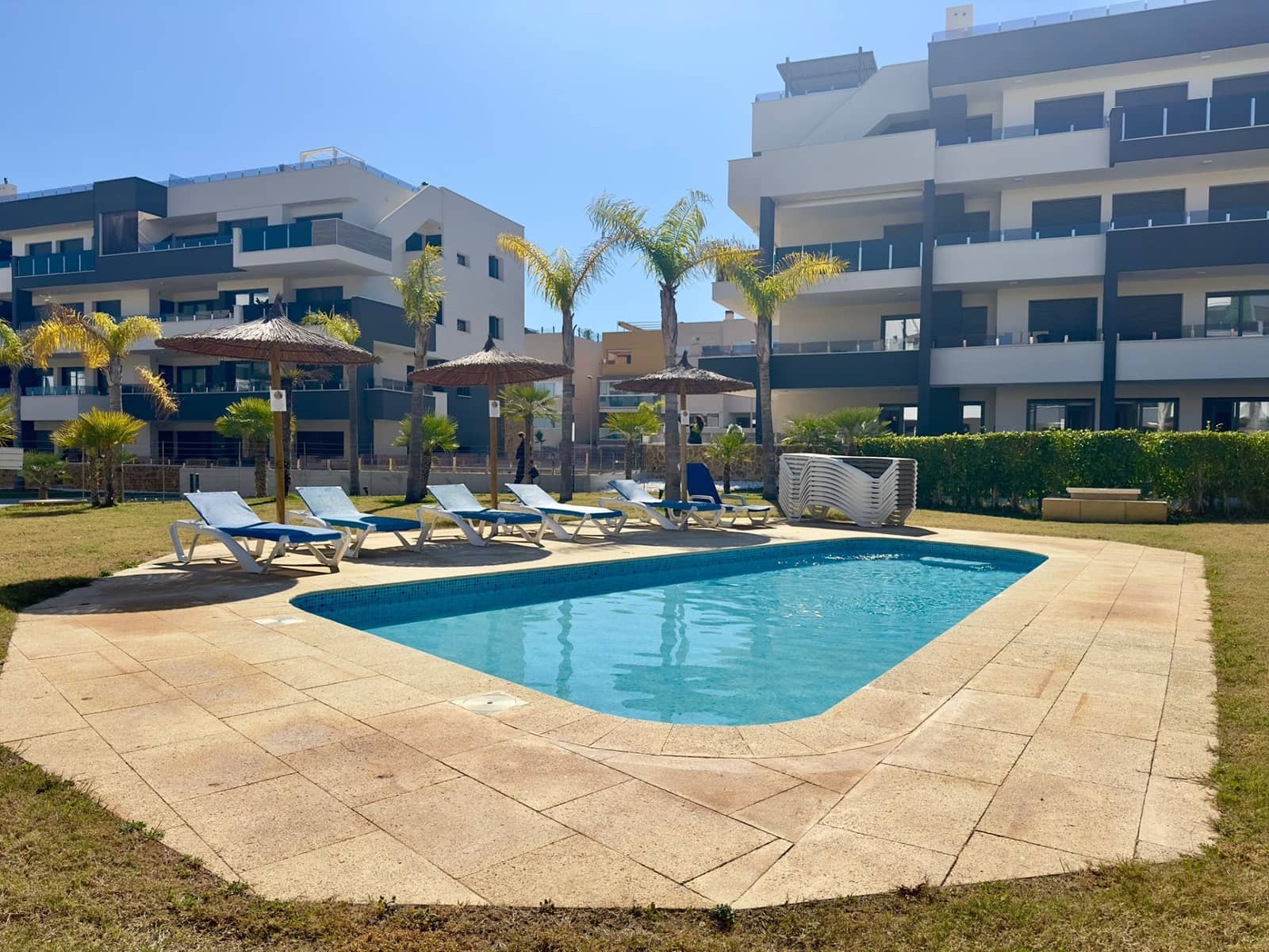 3 soveværelse Lejlighed til salg i Playa Flamenca med swimmingpool garage - € 589.900 (Ref: 9929377)