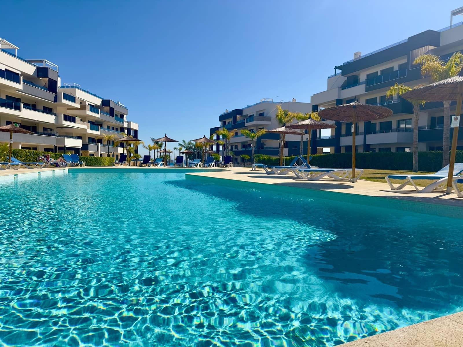 3 soveværelse Lejlighed til salg i Playa Flamenca med swimmingpool garage - € 589.900 (Ref: 9929377)