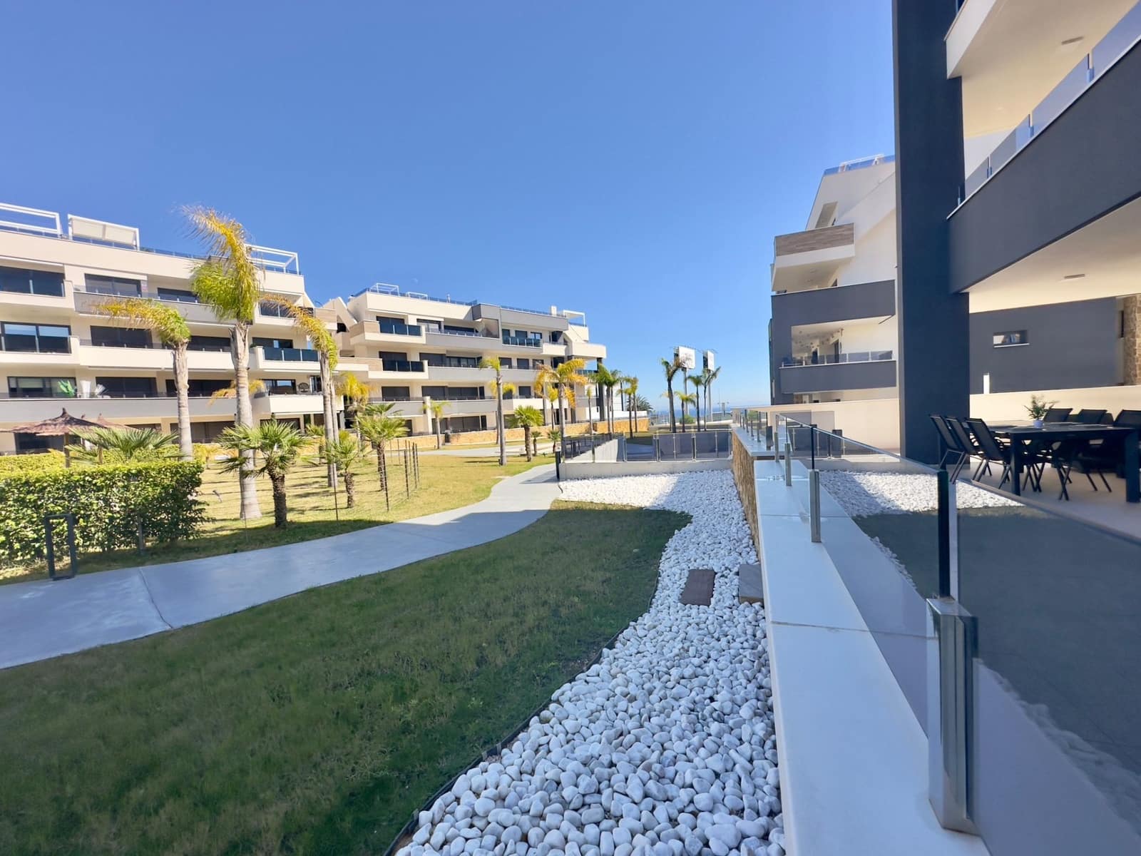 3 soveværelse Lejlighed til salg i Playa Flamenca med swimmingpool garage - € 589.900 (Ref: 9929377)