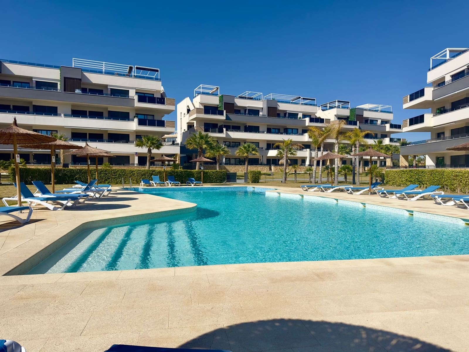 3 soveværelse Lejlighed til salg i Playa Flamenca med swimmingpool garage - € 589.900 (Ref: 9929377)