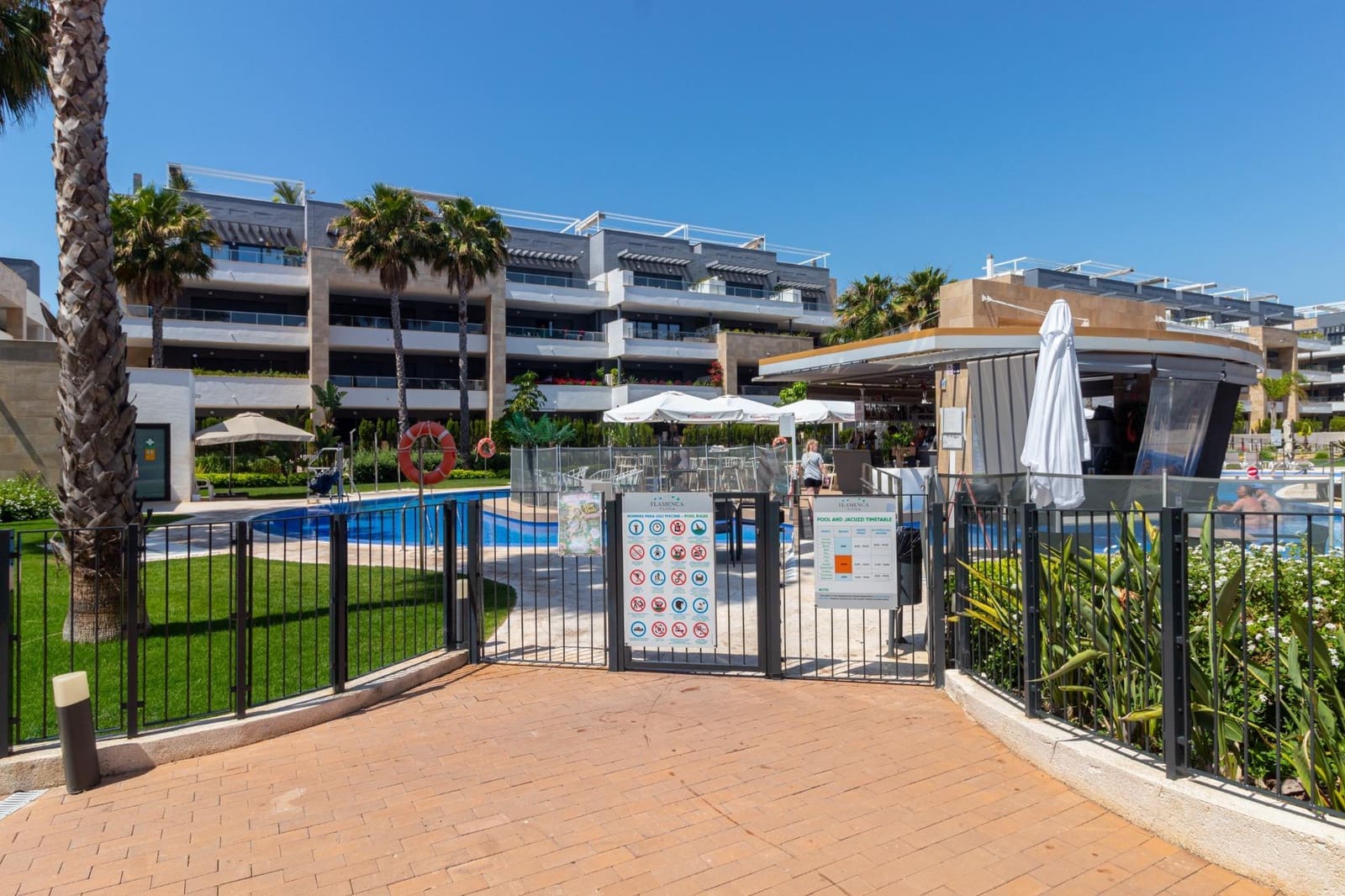 2 makuuhuone Kattohuoneisto myytävänä paikassa Playa Flamenca mukana uima-altaan 
autotalli - 499 900 € (Ref: 9929393)