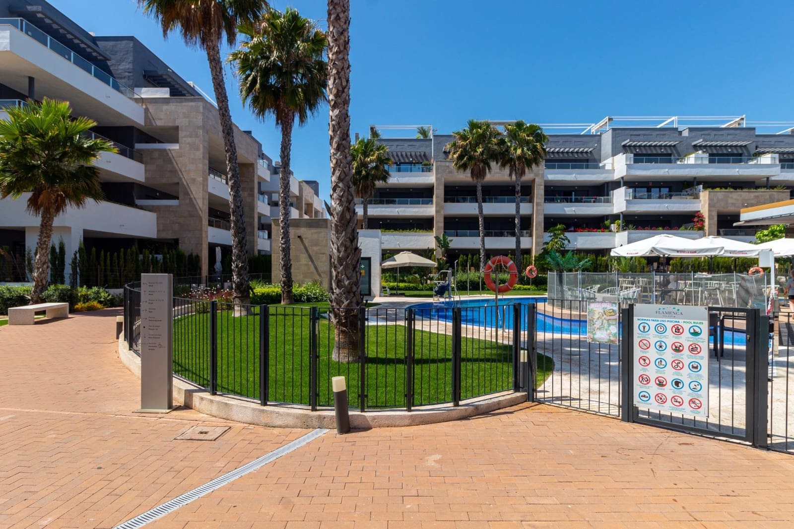2 makuuhuone Kattohuoneisto myytävänä paikassa Playa Flamenca mukana uima-altaan 
autotalli - 499 900 € (Ref: 9929393)