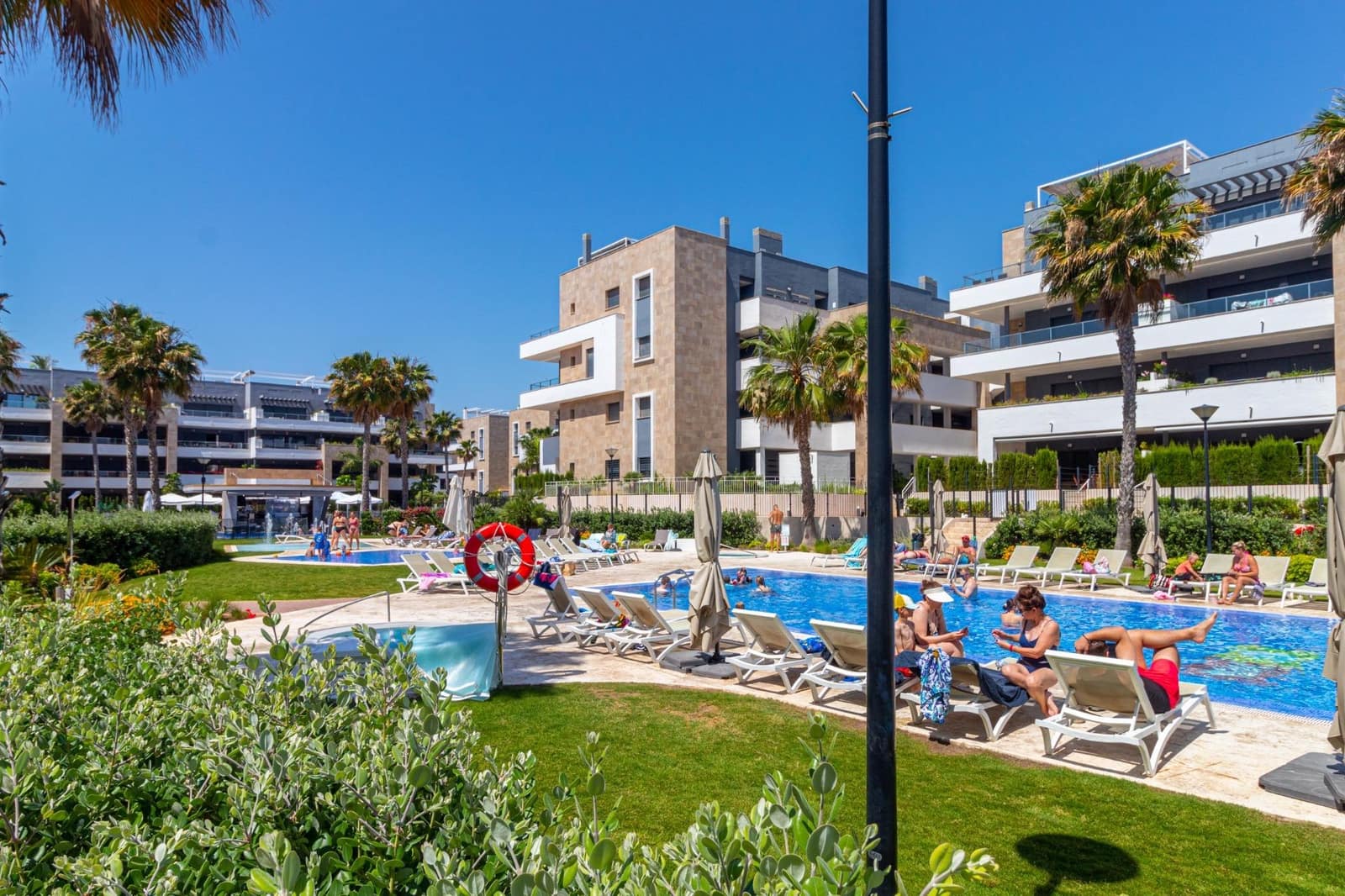 2 makuuhuone Kattohuoneisto myytävänä paikassa Playa Flamenca mukana uima-altaan 
autotalli - 499 900 € (Ref: 9929393)
