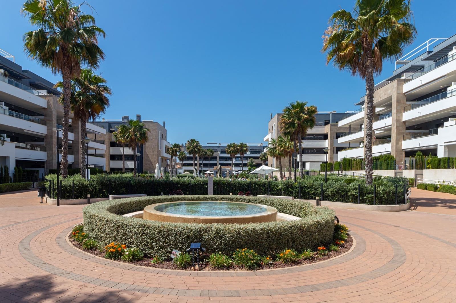 2 makuuhuone Kattohuoneisto myytävänä paikassa Playa Flamenca mukana uima-altaan 
autotalli - 499 900 € (Ref: 9929393)
