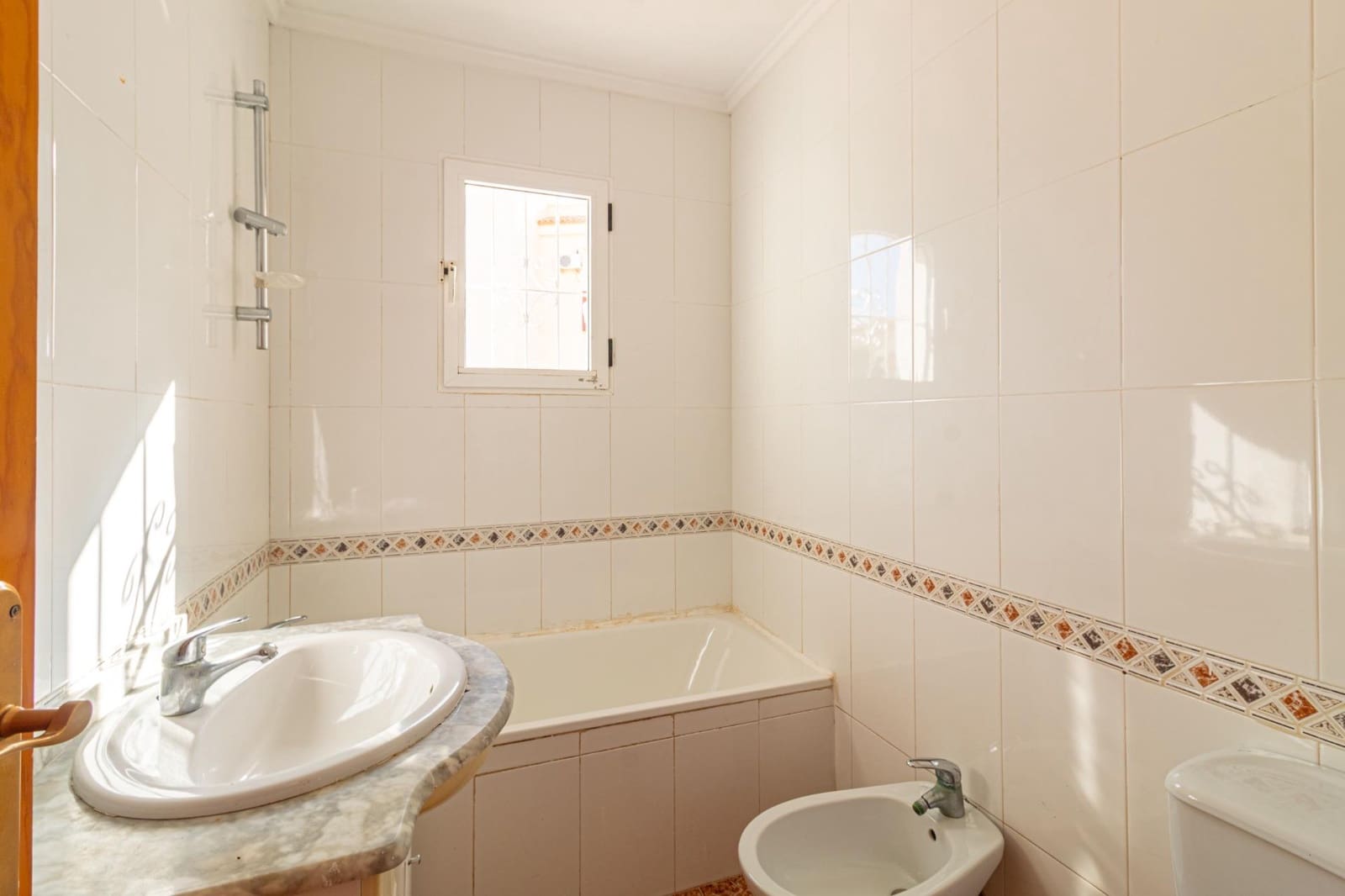 Adosado de 3 habitaciones en La Florida en venta con piscina - 179.000 € (Ref: 9999623)