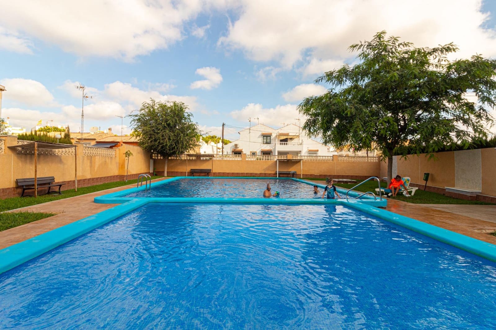 Adosado de 3 habitaciones en La Florida en venta con piscina - 179.000 € (Ref: 9999623)