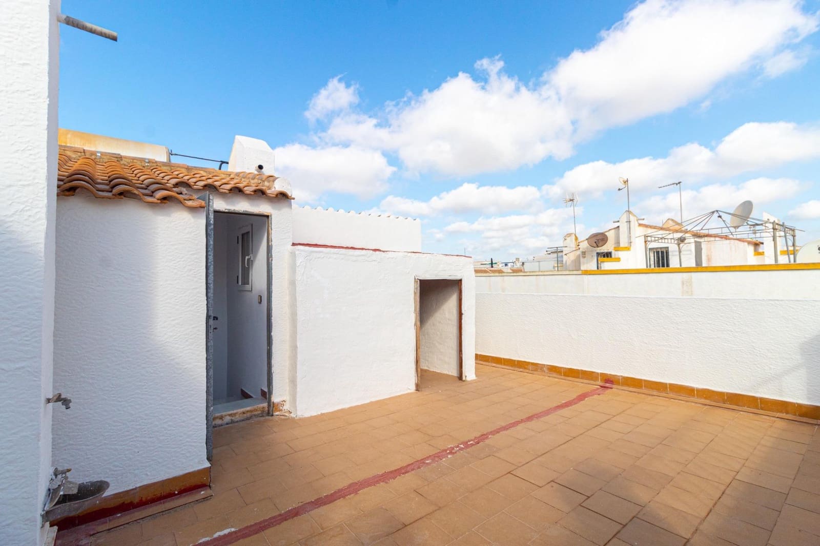 Adosado de 3 habitaciones en La Florida en venta con piscina - 179.000 € (Ref: 9999623)