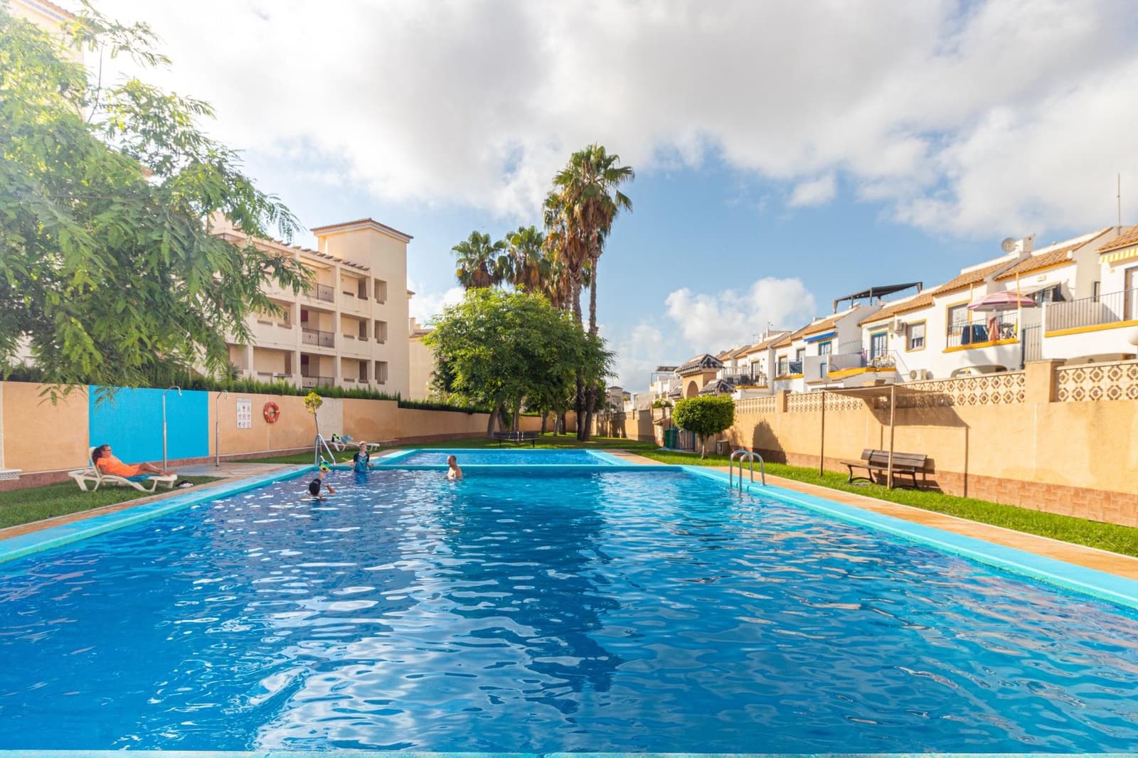 Adosado de 3 habitaciones en La Florida en venta con piscina - 179.000 € (Ref: 9999623)