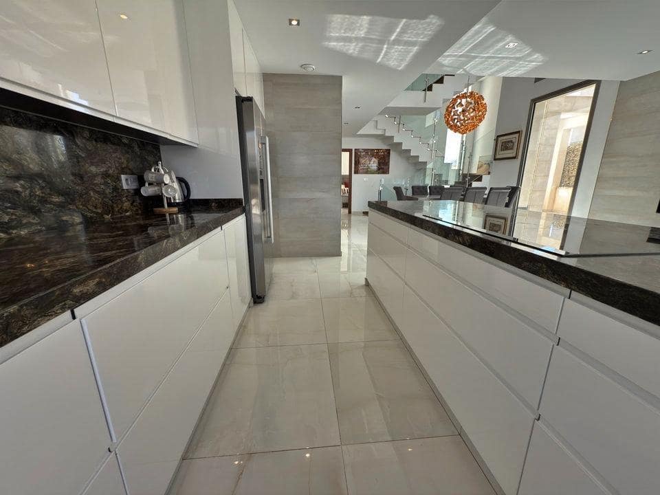 Chalet de 5 habitaciones en Orihuela Costa en venta con garaje - 850.000 € (Ref: 10040425)