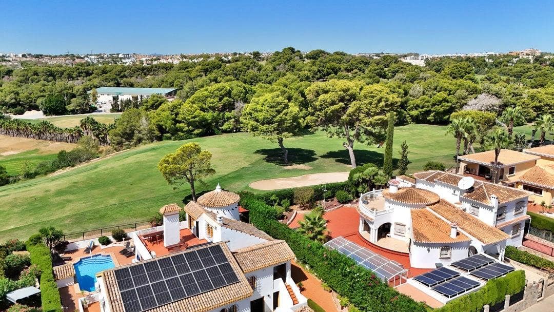 Chalet de 5 habitaciones en Orihuela Costa en venta con garaje - 850.000 € (Ref: 10040425)