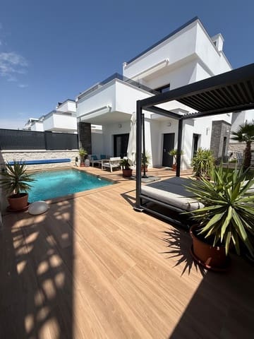 Chalet de 3 habitaciones en Vistabella, Orihuela en venta con piscina - 475.000 € (Ref: 10040508)