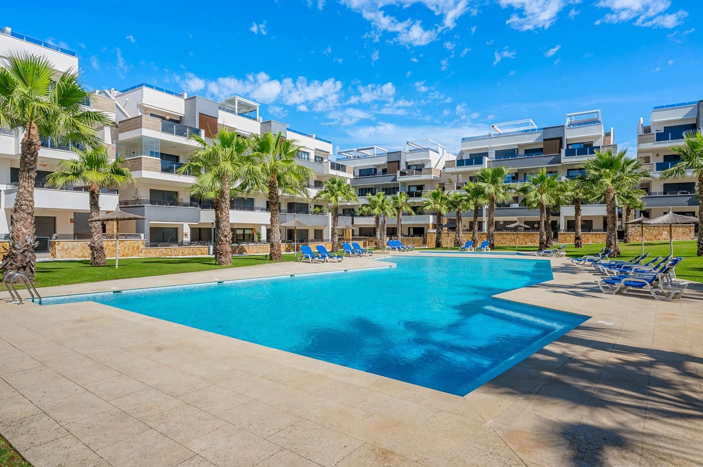 2 soveværelse Lejlighed til salg i Orihuela Costa med swimmingpool garage - € 299.000 (Ref: 10057765)