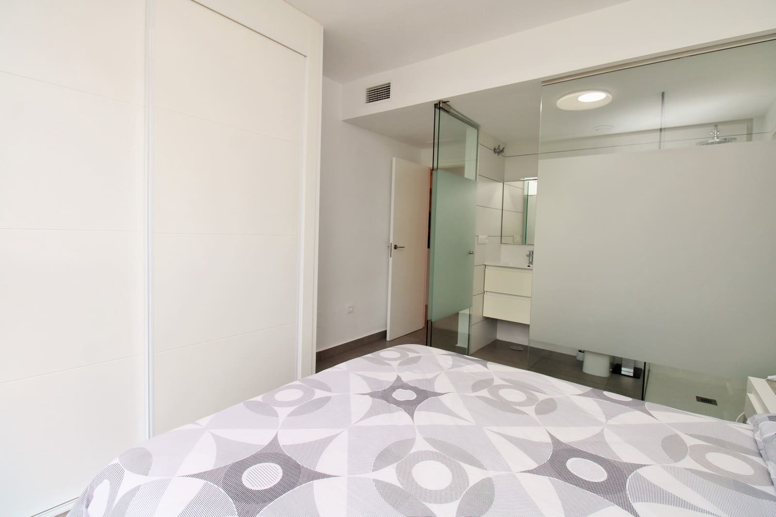 Apartamento de 2 habitaciones en Villamartin en venta - 229.950 € (Ref: 10057783)