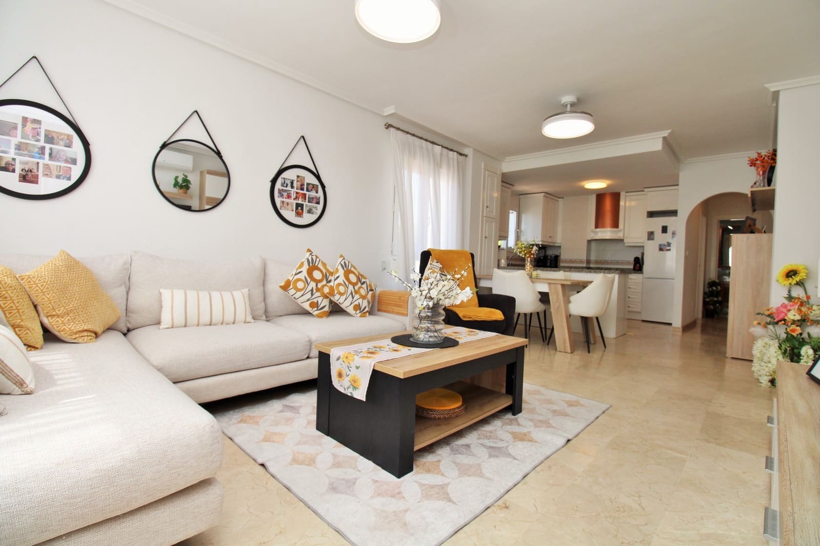 Apartamento de 2 habitaciones en Villamartin en venta - 199.000 € (Ref: 10057784)